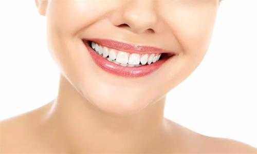 哪些牙齒正常情況目造成 前牙“兜齒兒”