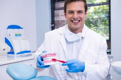 如何避免牙菌斑積聚？