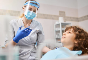 毀掉孩子的牙只需一件事，也許你每天都在做