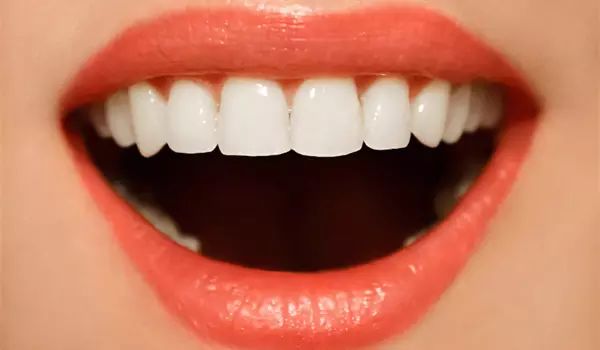 爲什麽門牙的縫隙越來越大？究竟是誰的錯？